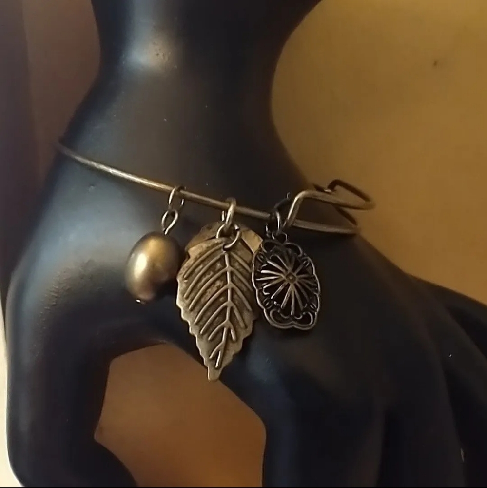 ANTIQUED GOLD BANGLE BRACELET W/CHARMS
